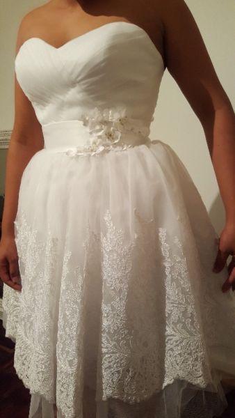 Brand new 3/4 embroidered lace wedding dress