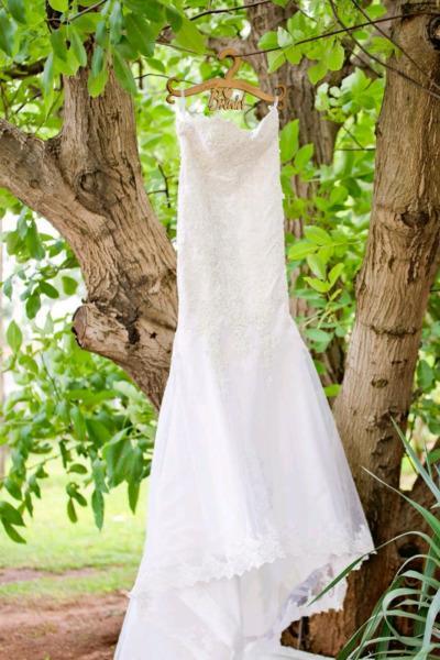 Wedding dress met n veil en onder rok size 10