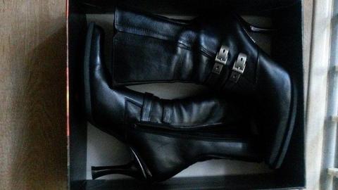Black leather boots (NEW)