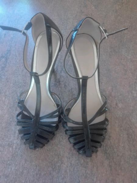 Foschini heels size 4