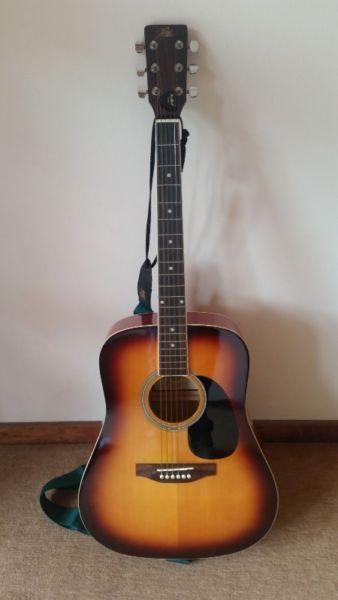 Acoustic guitar in excellent condition for Sale