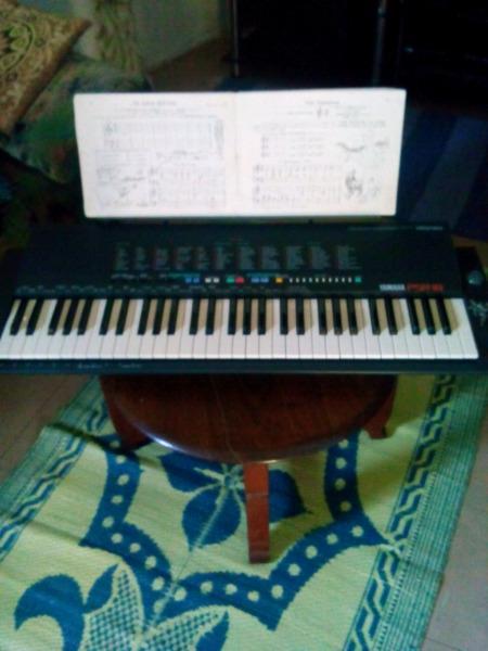 Yamaha psr-18 keyboard