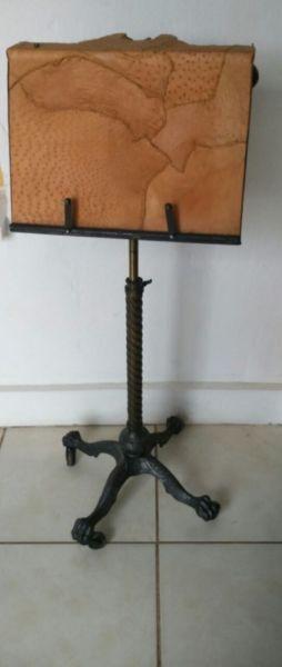 Wrought iron guitar stand