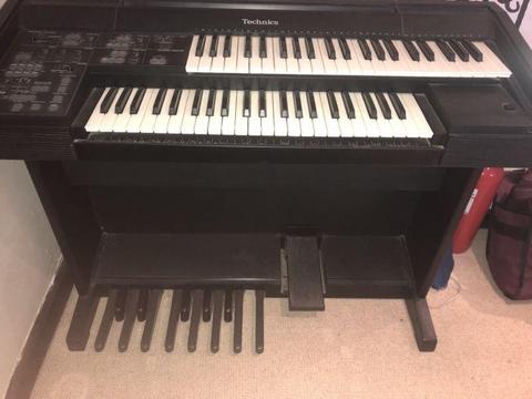 Technics Organ with Bench
