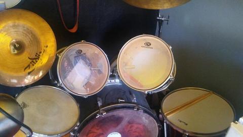 Drumset (no throne)