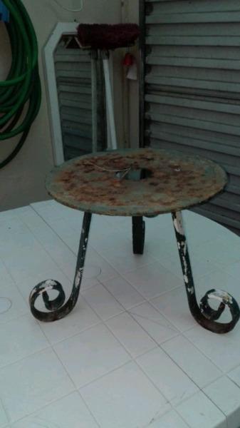Plant and umbrella stand R120