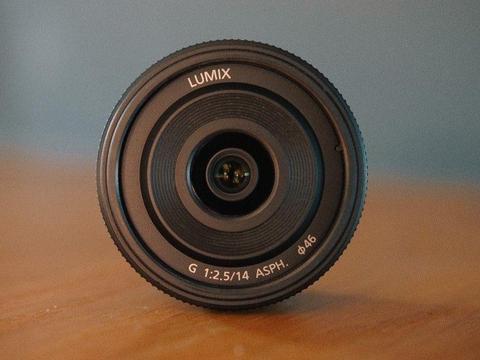 Panasonic Lumix 14mm F2.5 Pancake lens MFT