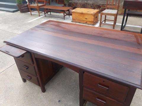 Patrys wood Desk