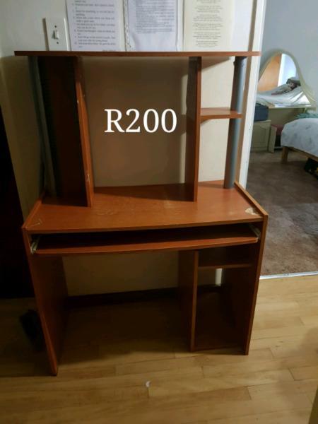 Old desk for sale R200 only