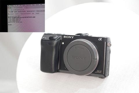 Immaculate Sony Nex 7 Mirrorless Body 24.2m pixels!