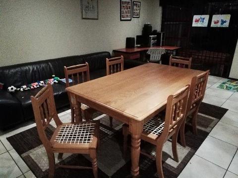 6 Seater Dining Suite For Sale!