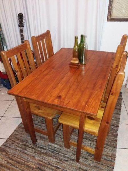 LOVELY OREGON PINE TABLE AND CHAIRS