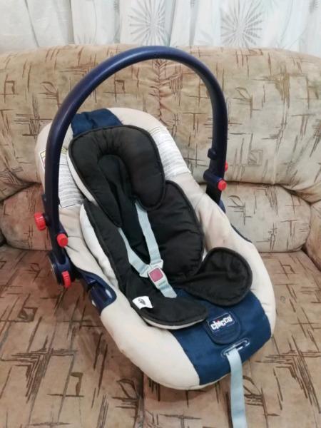 Chicco carseat 0-13kg withh inner cushion for xtra support