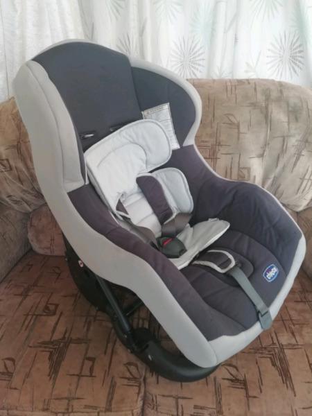 Chicco carseat 0-18kg (covers s 2 growth stages)