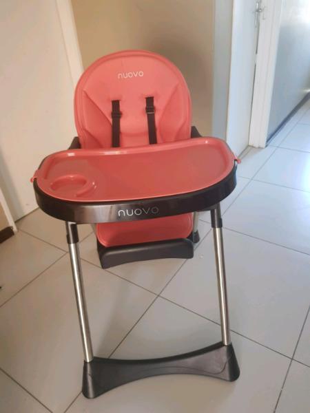 Nuovo baby feeding chair