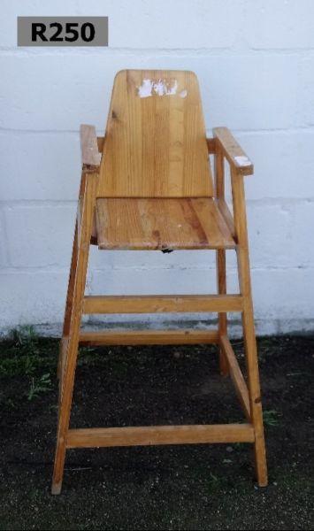 VINTAGE BABY FEEDING CHAIR