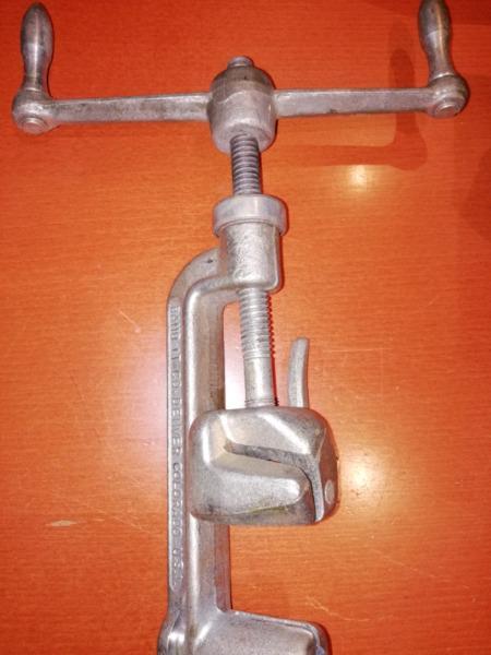 Bandit banding tool with stainless strapping &buckles