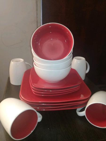 Selling dinner sets and bathlux sets