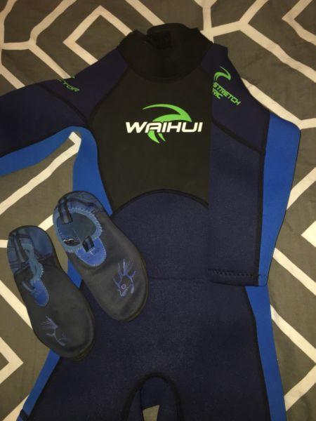 Wetsuit 3-4j and size 10 booties