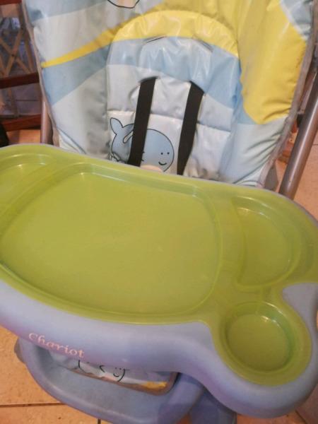 Baby feeding chair