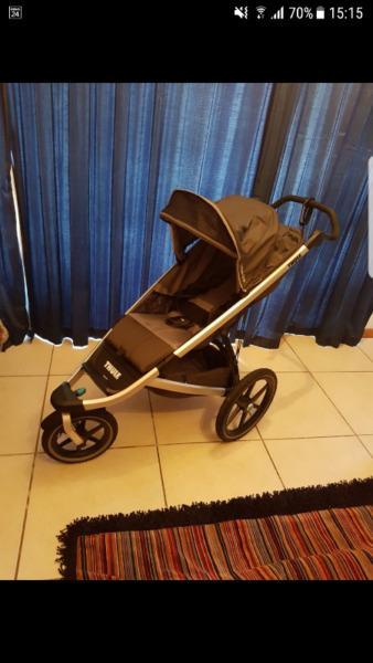 Thule Pram - 6 months old - only used twice URGENT SALE