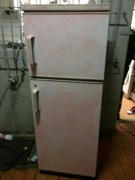 Kelvinator 320L refrigerator
