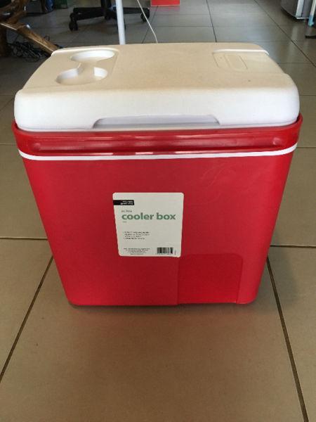 26 litre Red and White Cooler Box