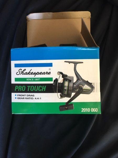 new FISHING REEL - Shakespeare Pro Touch Front Drag Fishing Reel Gear Ratio: 4.4:1 , 2010 060