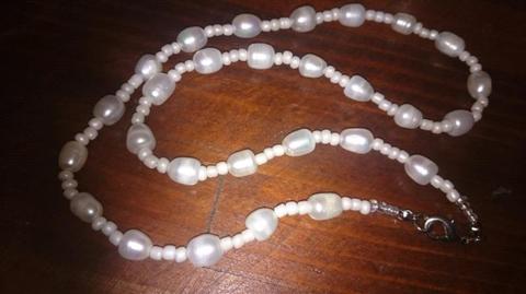 White fresh water pearl necklace
