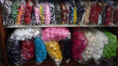 Pom poms large. Pom pom various sizes