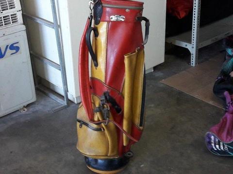Golf clubs and carry bag - right hand