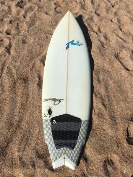 Rusty 6’4’’ surfboard for sale with fins