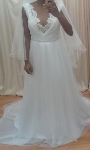 Brand new wedding dress Size 6