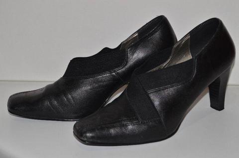 Stunning Black Leather Shoes (Woolworths) (Size 6)