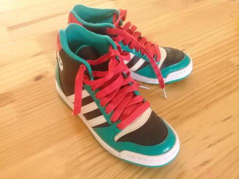 Adidas Sneaker ::: worn twice :: size 5 ::: original