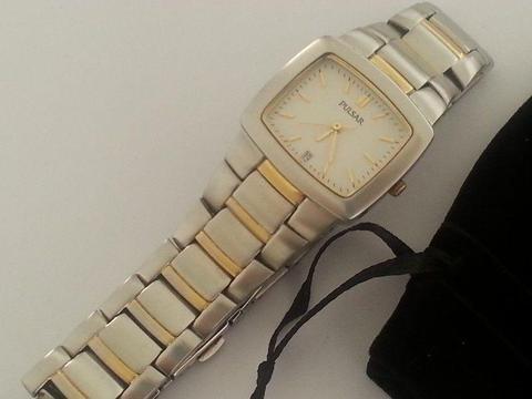 Ladies pulsar quartz watch in outstanding condition, fully guaranteed, stainless steel & gold plated