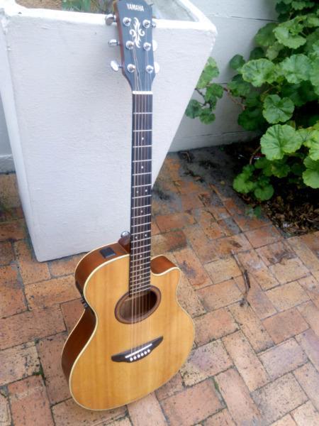 Beautiful Yamaha APX4 Guitar