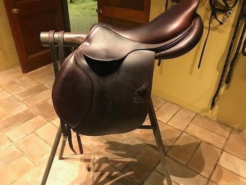 CWD Jumping saddle, brown 18 inch
