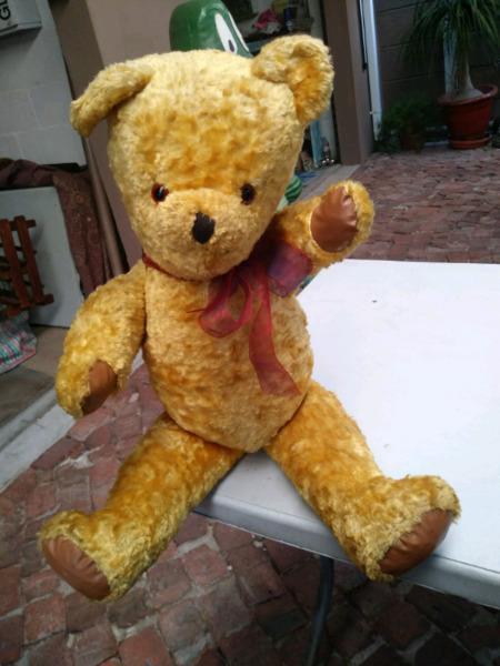 Old collectible teddy bear