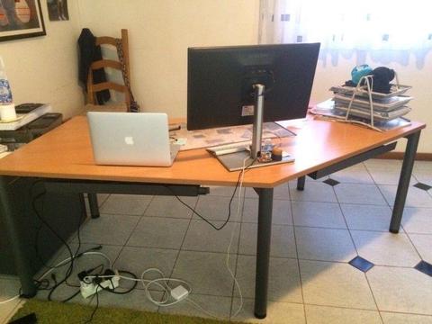 Big desk with roll container (Germany)