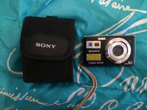 3 Digital Cameras For Sale - Sony Cybershot 12.1MP and HP