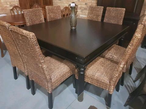 Gorgeous 8 seater dining suite for sale R 8500