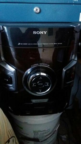 Am looking for radio or hometheatre in a good condition