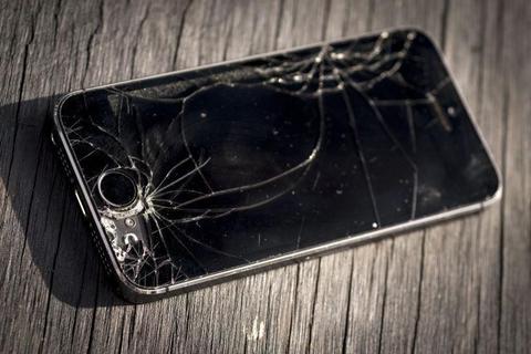 iPhone 5S with broken LCD (32GB or 64GB)