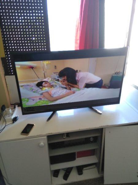 42 inches led tv R3600
