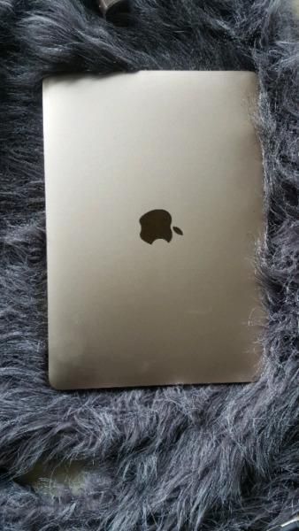 Apple macbook A1534
