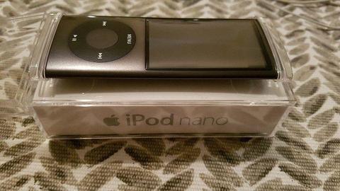 iPod nano 16GB - 5th generation black metallic plus accessories