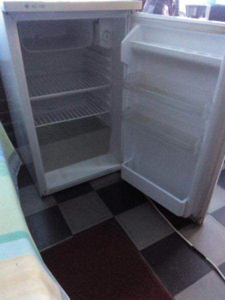 Bar fridge for sale R550