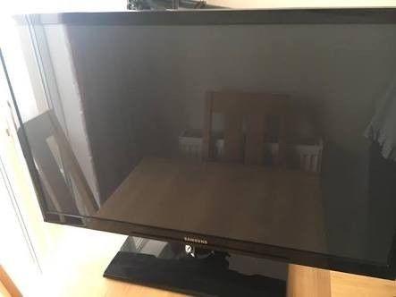 Broken Samsung 43 inch TV