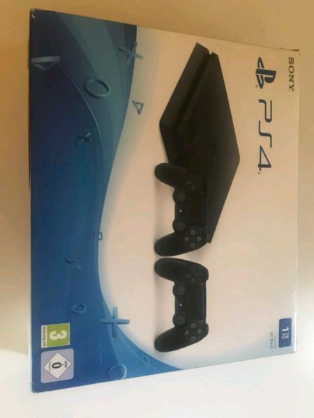 Ps4 1TB 2 controllers